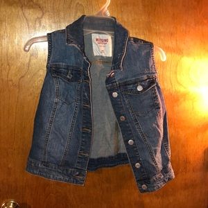 Sleeveless jean jacket